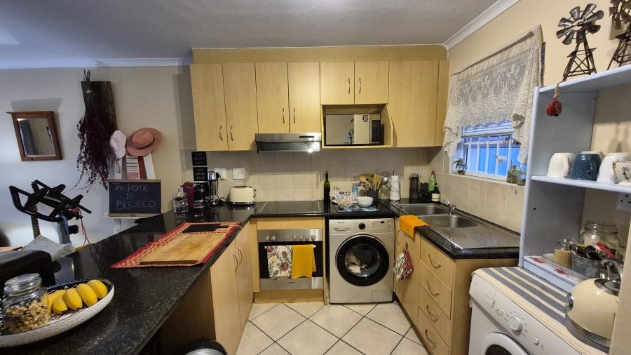 2 Bedroom Property for Sale in Whispering Pines Western Cape